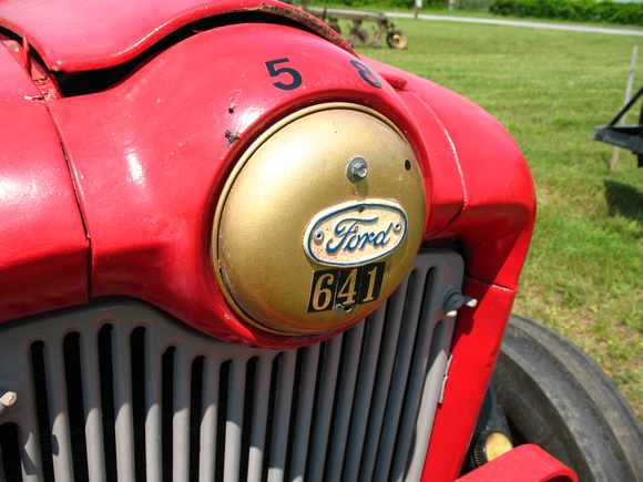 Ford tractor emblem